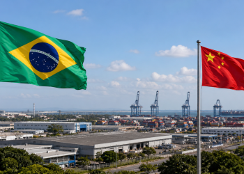 Produzir no exterior pode ampliar competitividade de empresas brasileiras, defende Leandro Monteiro